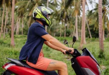 Pentingnya Menggunakan Helm Standar Saat Berkendara