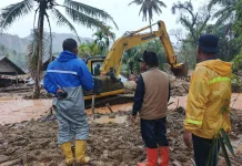 Bupati Tapteng Pantau Normalisasi Sungai  