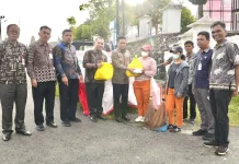 Bupati Humbang Hasundutan Apresiasi Kinerja Petugas Kebersihan DLH