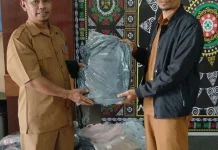 Siswa Terdampak Bencana di Bener Meriah Terima Bantuan 