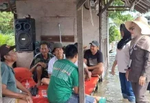 Ketua DPRD Batola Tinjau Banjir Jejangkit Salurkan Bantuan
