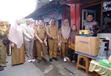 Peningkatan Ekonomi Masyarakat, Pemkab Gowa Serahkan Bantuan Peralatan