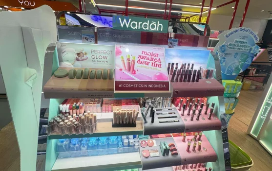 Tips Memilih Warna Lipstik Tampak Lebih Muda