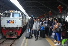 Train Occupancy Hits 112 Percent During Long Holiday Period