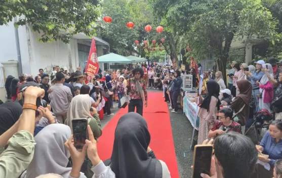 Masyarakat Memadati Kopinang Retro Fashion Show