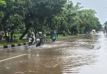 Waspada, Belasan Ruas Jalan Jakarta Terendam Banjir