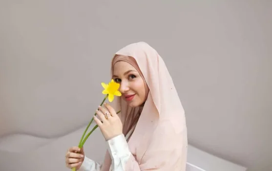 Wajah Cerah, Pilih Warna Hijab Sesuai Warna Kulit