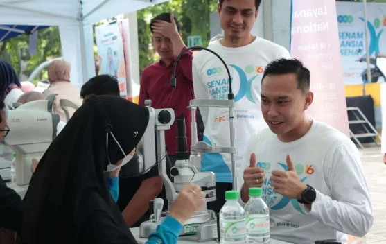 Senam Lansia KMU Tingkatkan Kesadaran Kesehatan Mata