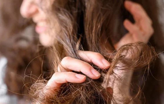 Rambut Bercabang: Perlu Dipotong atau Tidak?