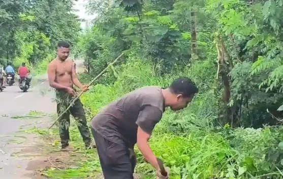 Warga Dusun Kahat Rutin Bersih Cegah DBD Lingkungan