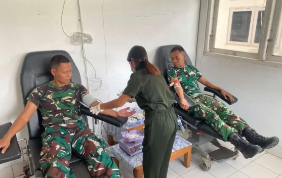 Satgas Yonarmed 12 Kostrad Selamatkan Warga Lewat Donor