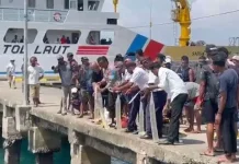 Polisi Musnahkan Puluhan Liter Sopi di Pelabuhan Namalua 