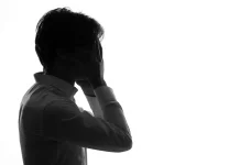 Alasan Psikologis Hinaan Lebih Diingat daripada Pujian