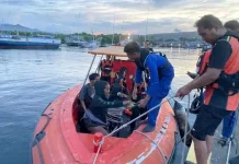 Ditpolairud Polda NTT Evakuasi Kapal Rusak di Sikka