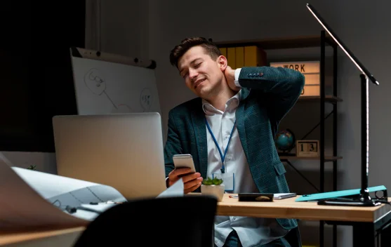 Cara Mengurangi Nyeri Leher Saat Bekerja Lama