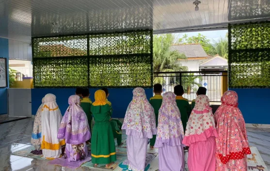 Membiasakan Ibadah Sejak Dini pada Anak