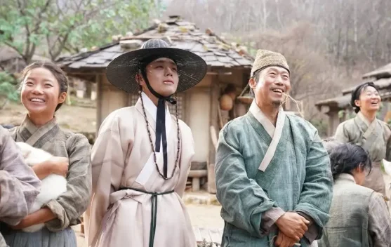 Still Cuts Film The King's Warden Di bagikan