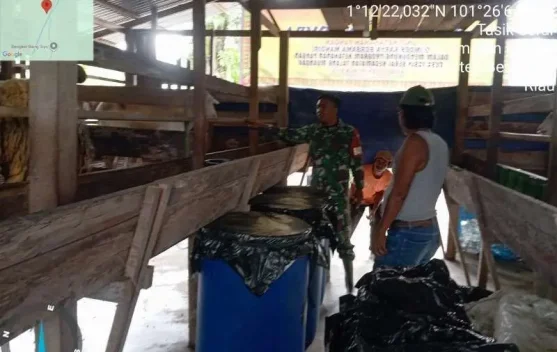 Babinsa Pantau PMK Hewan Ternak Talang Muandau