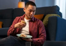 Fenomena Makan Sambil Nonton Menurut Pandangan Pakar