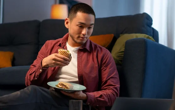 Fenomena Makan Sambil Nonton Menurut Pandangan Pakar