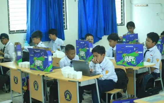 SMP-UMP Realisasikan Program "One Student One Laptop"