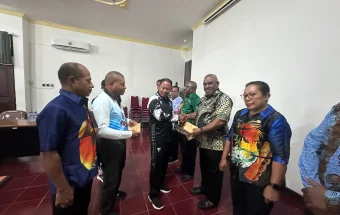 Wabup Yapen Serahkan SK Plt OPD Nomenklatur Baru