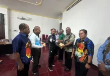 Wabup Yapen Serahkan SK Plt OPD Nomenklatur Baru